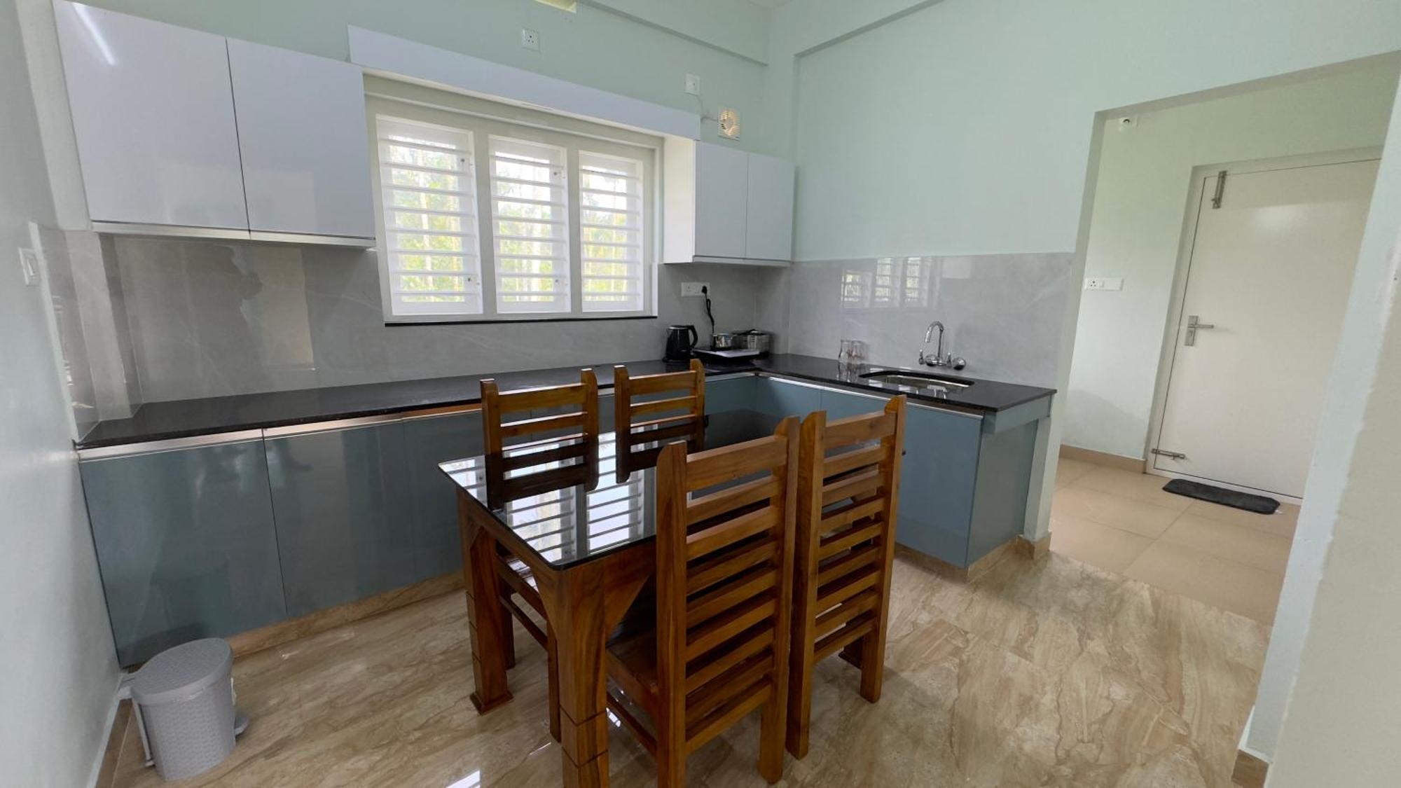 The Karlyle Homestay Vaduvanchal ภายนอก รูปภาพ